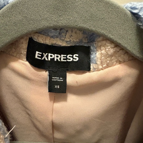 Express Women's Blue and Cream Textured Blazer - Picture 2 of 7